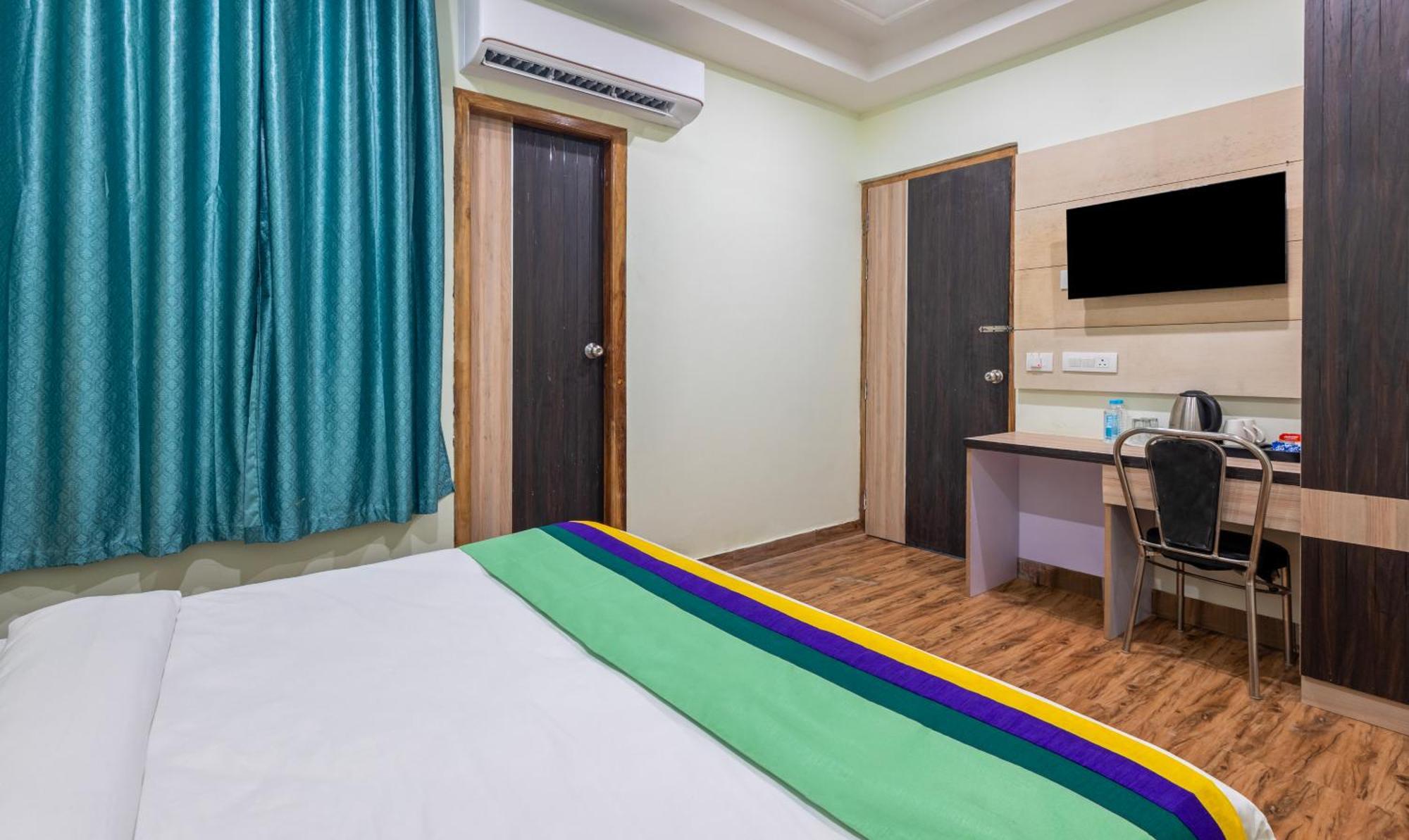 Treebo Shakuntalam, Near Lucknow Airport Hotel ภายนอก รูปภาพ